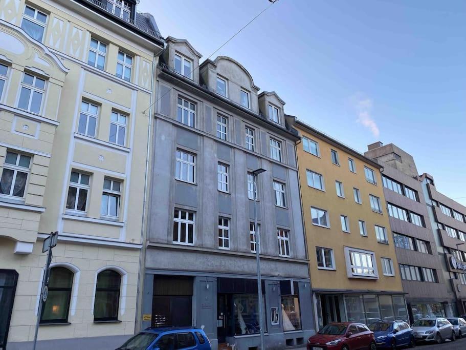 Schoenes City-Apartment Im Zentrum Mit Balkon 霍夫 外观 照片